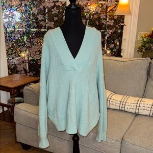 Aerie Light Green V-Neck Hooded Sweater - EUC - Medium